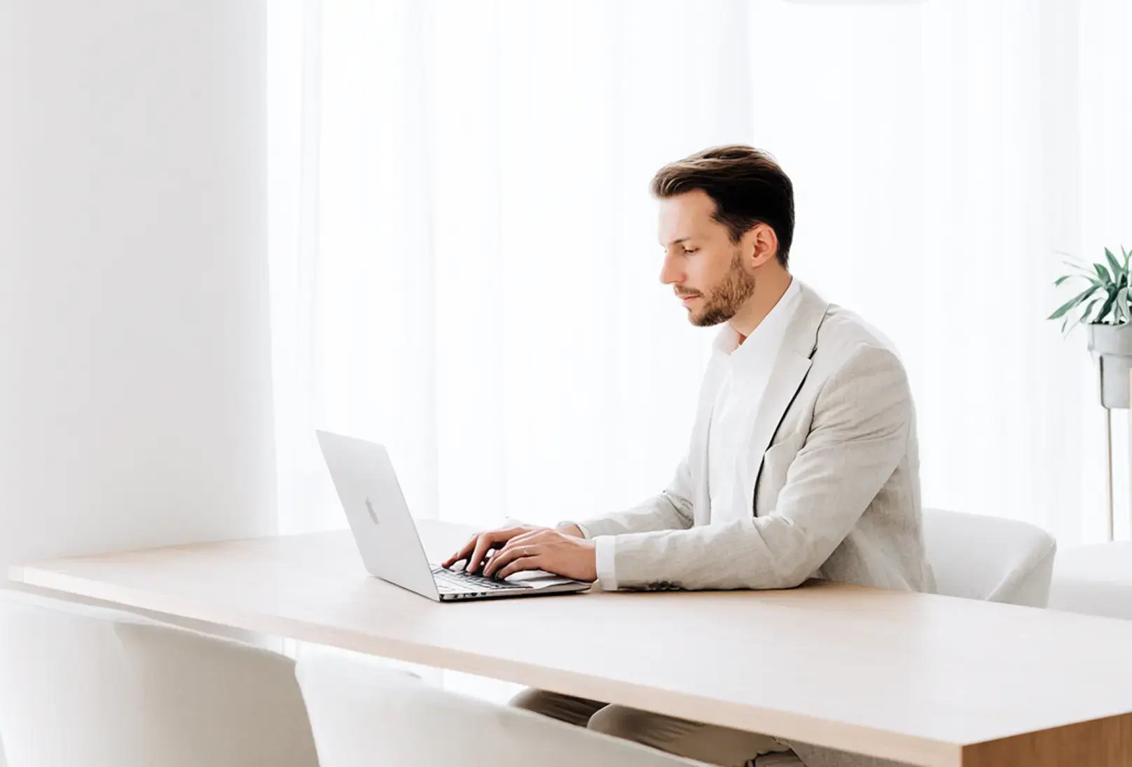 fahrenheitmarketing_Minimalist_professional_image_of_a_busine_fd61bb0a-ff27-4787-8fc0-d0a89f446042_3 1-1